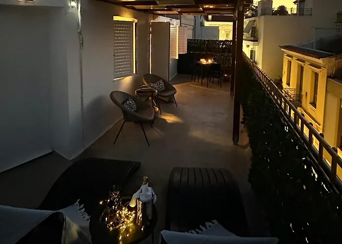Central House In Plaka